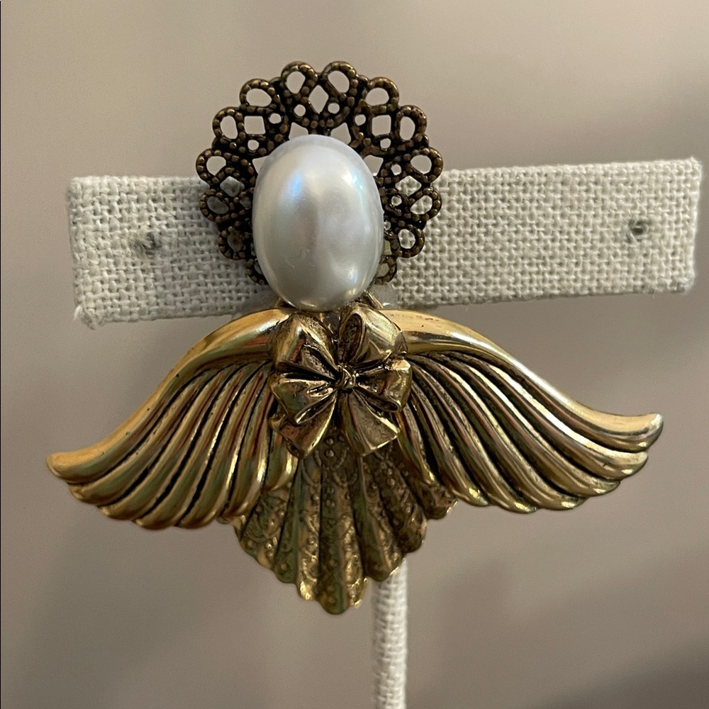 Vintage Gold-tone Angel Wing Brooch with Pearl Accent - Picture 7 of 16